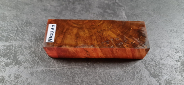 Gestockte Walnuss (Nuss21)