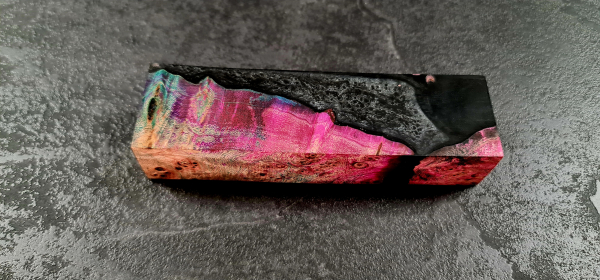 Hybridholz (HY1) blau/pink stabilisierte Maserpappel 